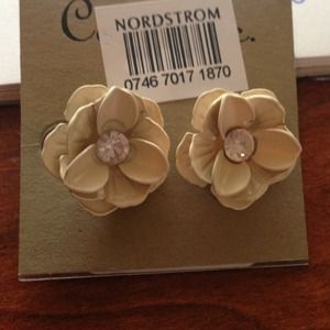 Flower studded earrings