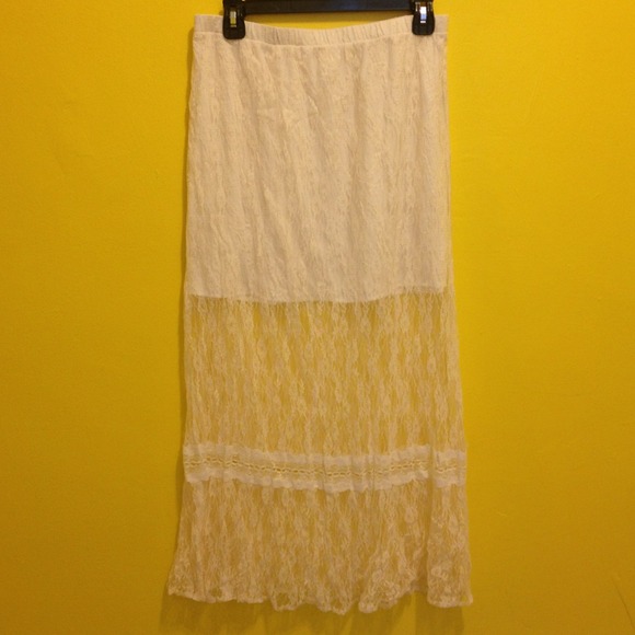 🎀Flirty White Lacey Skirt🎀