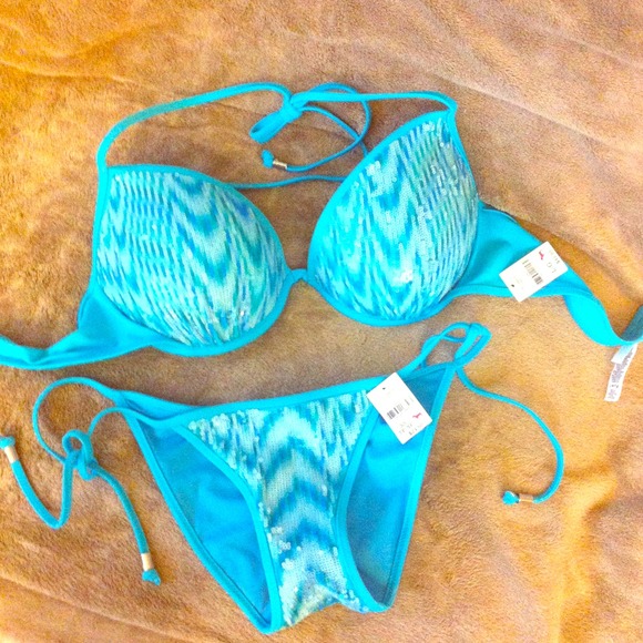 VS Pink bikini