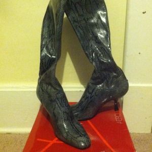 Black /grey snake skin boots