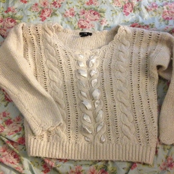 Cream colored Knit H&M Sweater
