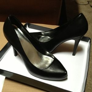 ⛔SOLD⛔ Slightly pointed black heels