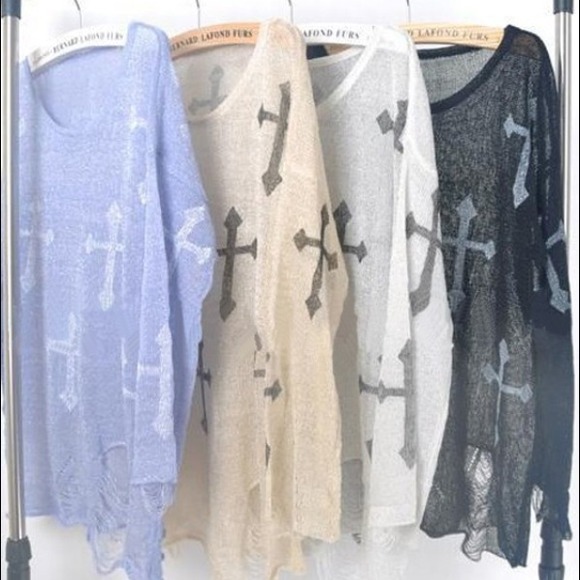 🎀 Cross shirt/sweater 🎀