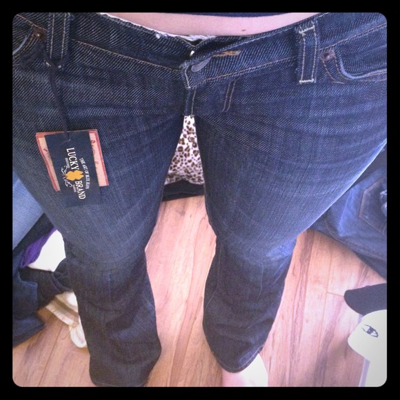ON HOLD FOR @aklv76 LUCKY BRAND JEANS!