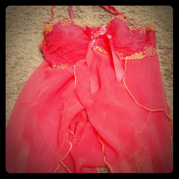 NWT Victoria Secret lingerie. Size 34B. Cute!