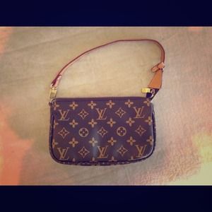 LV wristlet⛔⛔sold⛔⛔