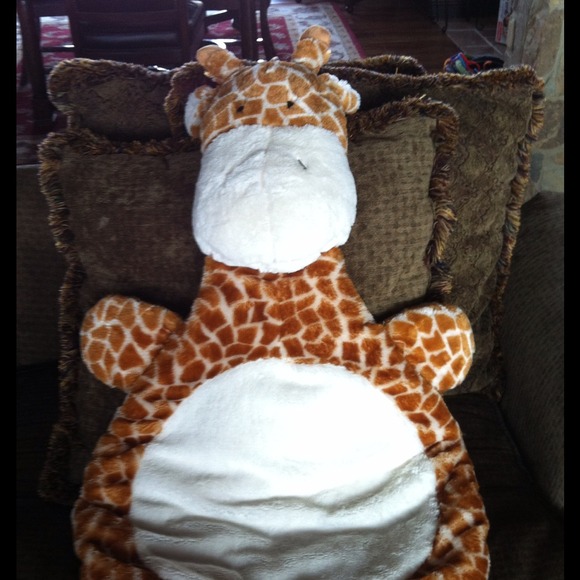 Giraffe throw