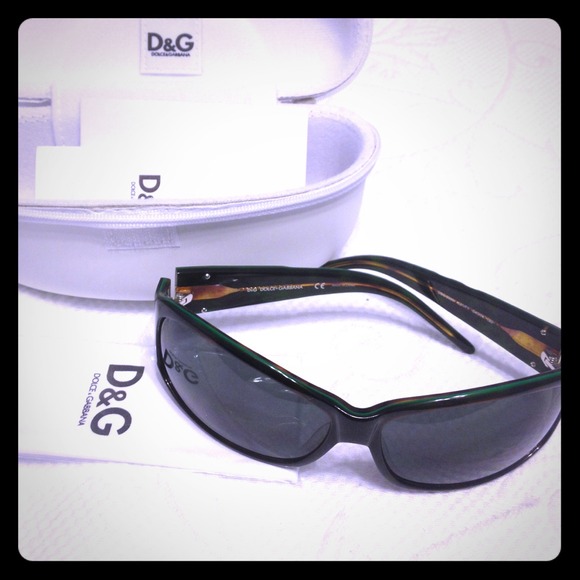 ⛔HOLD⛔$140 through PP NWOT Dolce & Gabana + $20