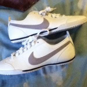 A pair of white and gray nikes size 6 women's!