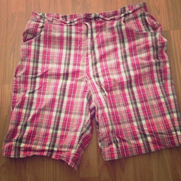 🚫🚫sold Pink stripped shorts