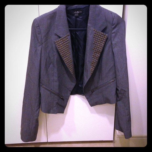 ⛔SOLD⛔Forever 21 short studded blazer