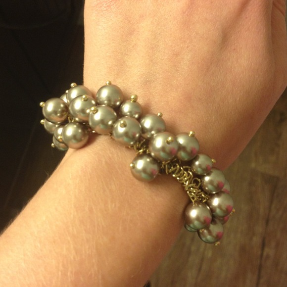 Jcrew stretchy dark pearl bracelet