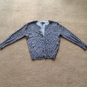 Long sleeve leopard print cardigan.
