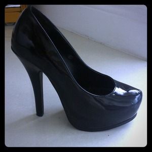 Black sexy pumps