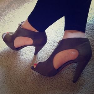 Vince Camuto open toe heel with zipper