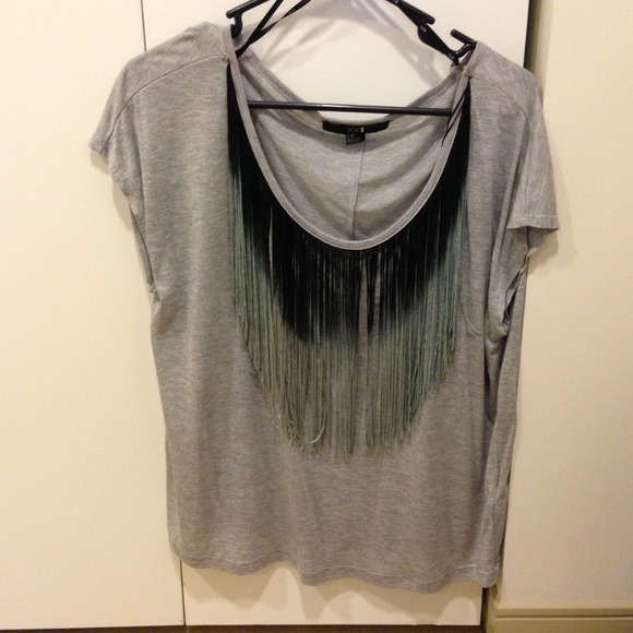 ⛔Sold⛔Forever 21 grey fringed tshirt!
