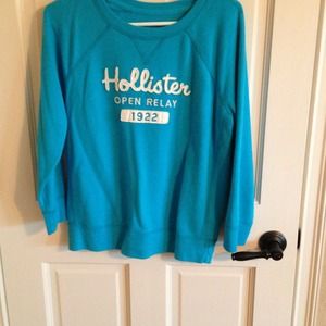 Hollister pullover hoodie!