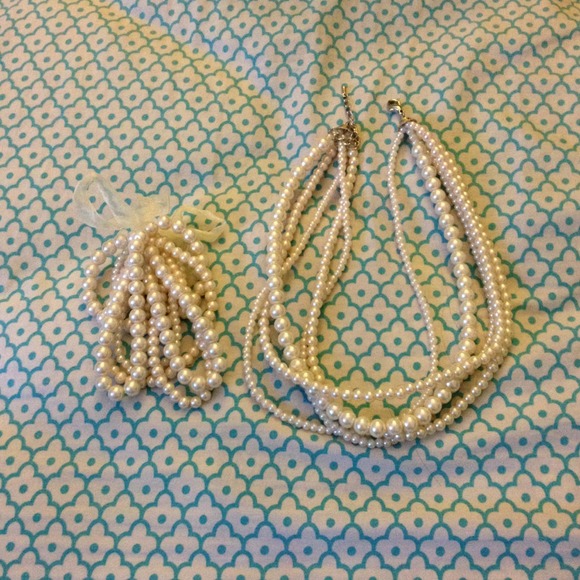 Fake pearl necklace and hollister dress bundle