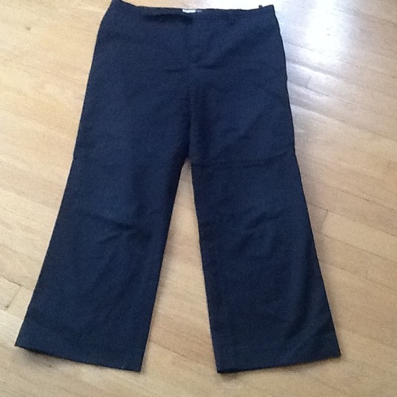 Black cropped Gap cotton pants