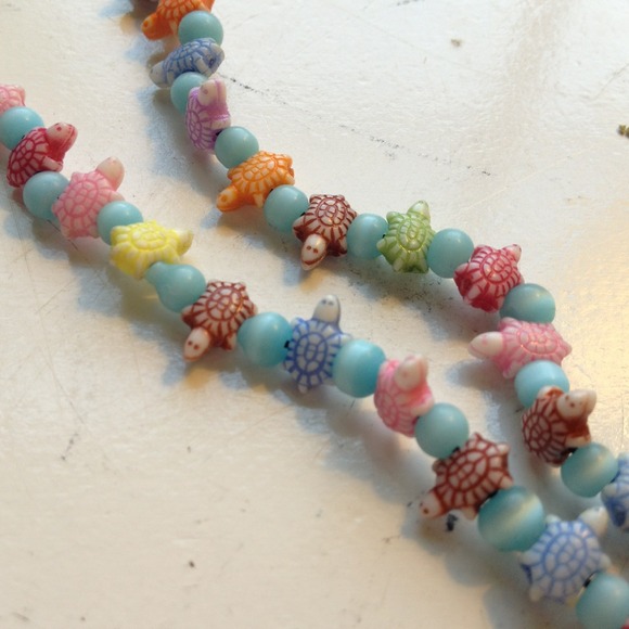 Turtle beaded necklace - Picture 2 of 3