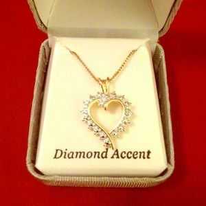 ⭐REDUCED⭐ Heart diamond accented necklace
