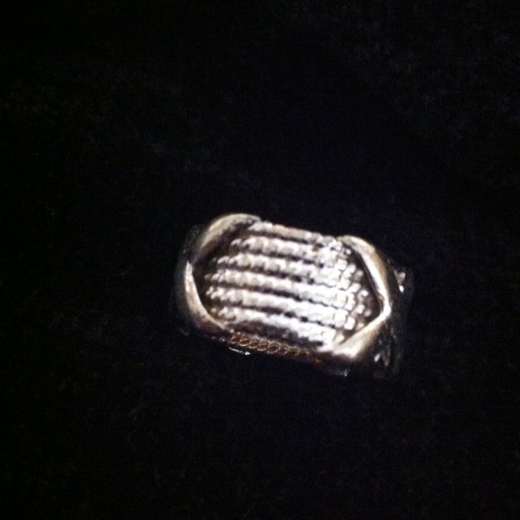 Silver ring - Picture 2 of 3