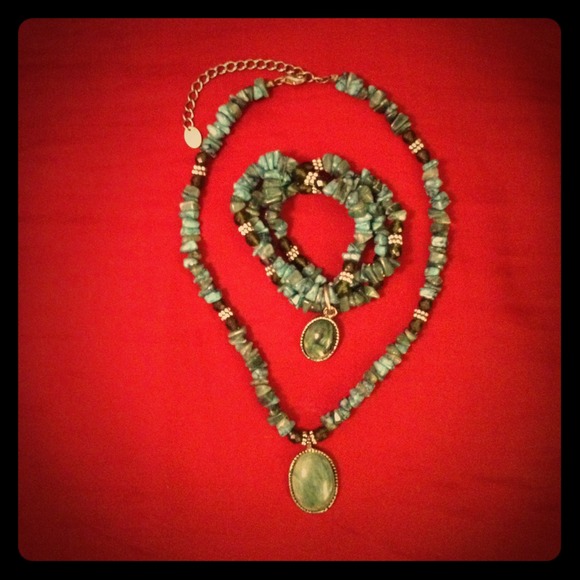Turquoise necklace and bracelet