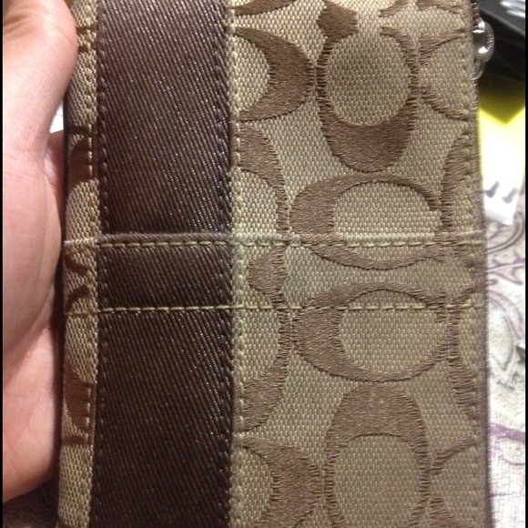 AUTHENTIC coach wristlet - Picture 2 of 3