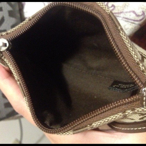 AUTHENTIC coach wristlet - Picture 3 of 3