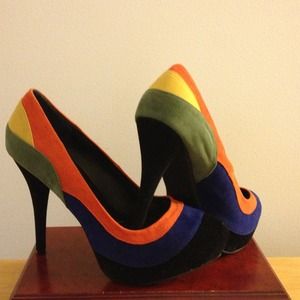 Multi color pumps