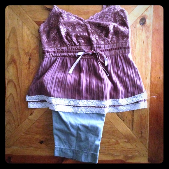 Bundle dressy tank and capri's