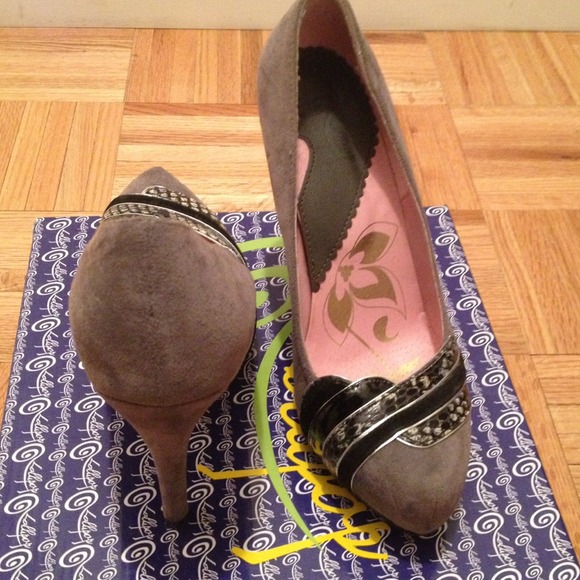 Beautiful high heals! Extremely comfortable! - Picture 2 of 2