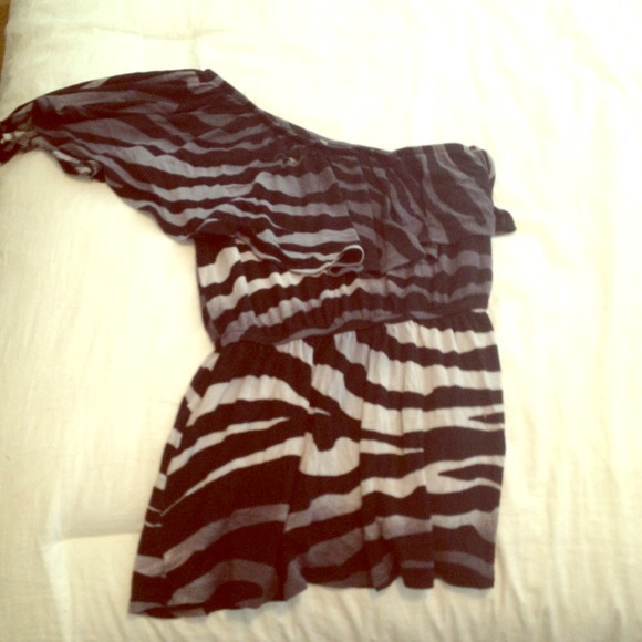 One shoulder zebra top - Picture 1 of 2