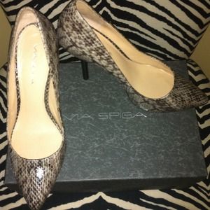 Via spiga 8 1/2 Mia granite python pumps