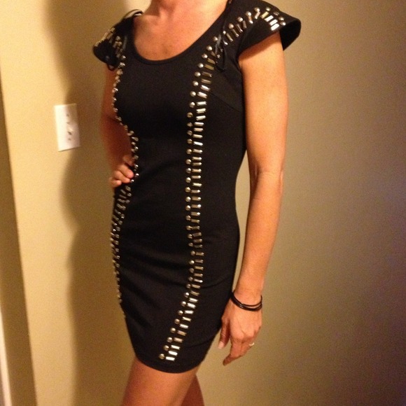 Dress - Picture 3 of 3