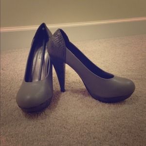 ⭐Reduced⭐Gray Pumps by Shoedazzle