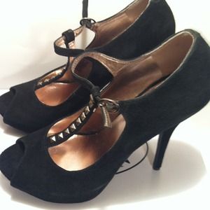 Brand New Steve Madden Black Suede Pumps