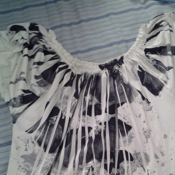 White and black laced dress shirt - Picture 2 of 3