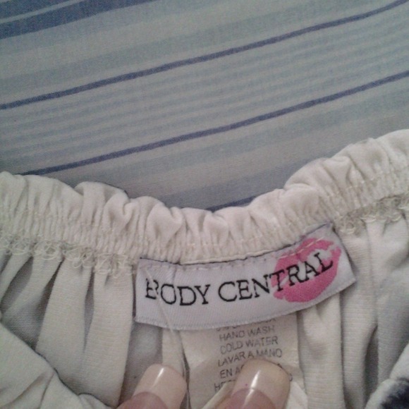 White and black laced dress shirt - Picture 3 of 3