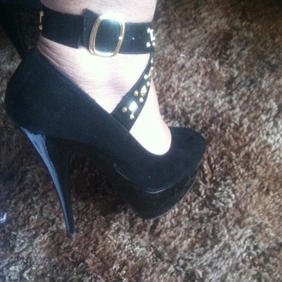 ❗Sold❗Black platforms with gold studs - Picture 4 of 4