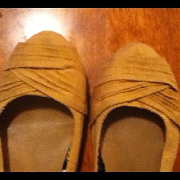 Light brown layered flats. Sold - Picture 1 of 3