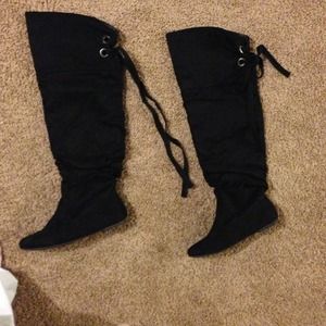 Black boots ( flats)
