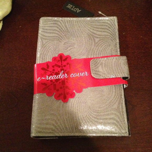 Apt: E- reader case