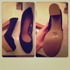 ☝☝SOLD SOLD SOLD☝☝Forever 21 Platform Pumps NWOT