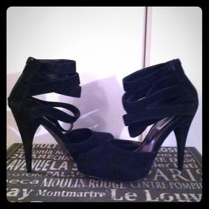 ❗REDUCED❗Steve Madden Strappy Heel