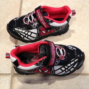 Sold else where 🚫NWOT spider man kid shoes size 9
