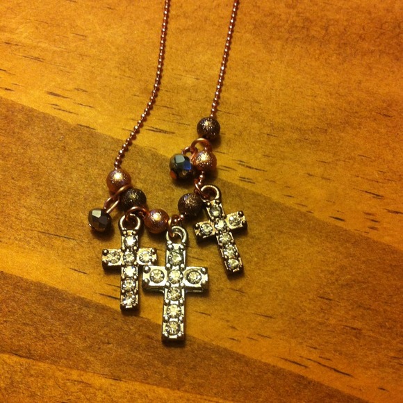 Cross neaklace