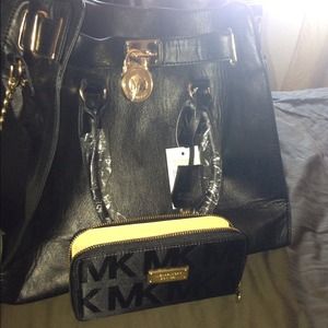 MK INSPIRED PURSE AND WALLET BLACK AND GOLD