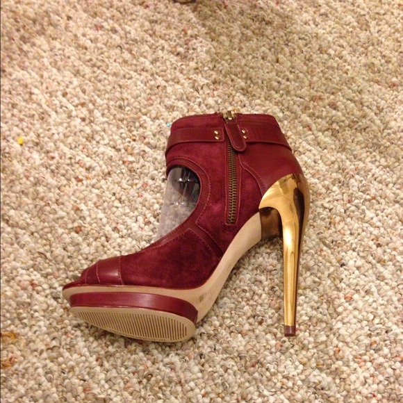 Runway BCBG maxazria shoe - Picture 3 of 5