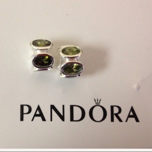 🚫SOLD🚫Authentic pandora charm Green oval lights